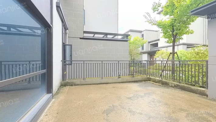 悦江府二手房实景图