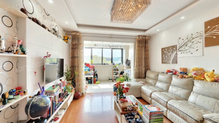 太阳星辰花园泊朗峰二手房实景图