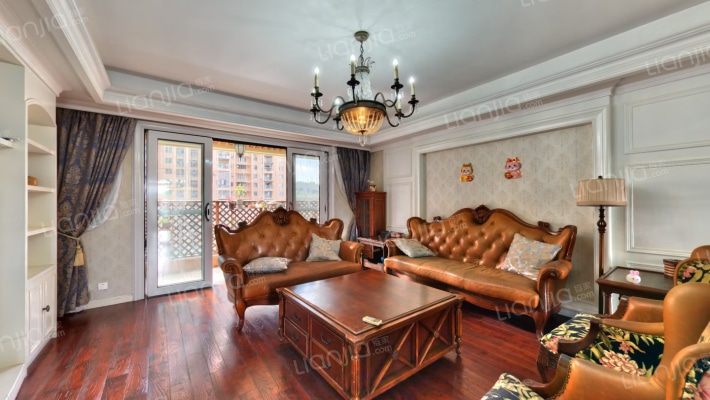 卓弘高尔夫雅苑二手房实景图