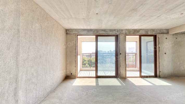 恒荣蓝泽悦滨江二手房实景图