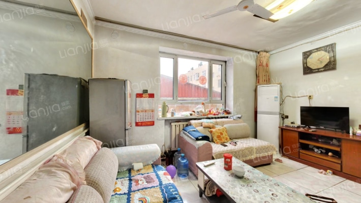 服装厂家属楼二手房实景图