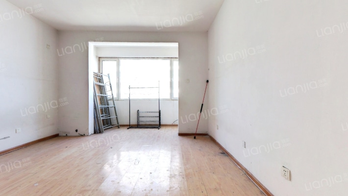 此房满五年 全明格局 2室1厅 2飘窗 1阳台-客厅