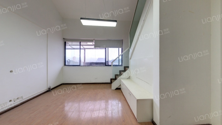 新天卫城红景街区二手房实景图