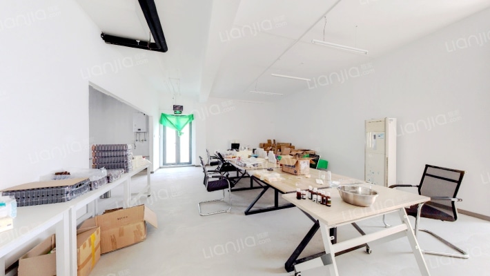 青岛小镇科莫湖二手房实景图