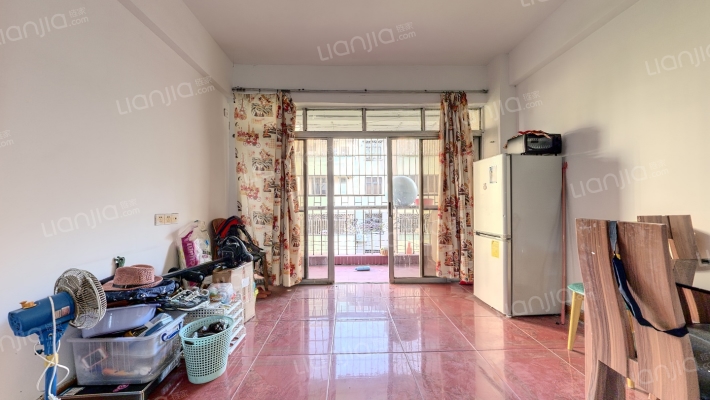 嘉年华小区二手房实景图