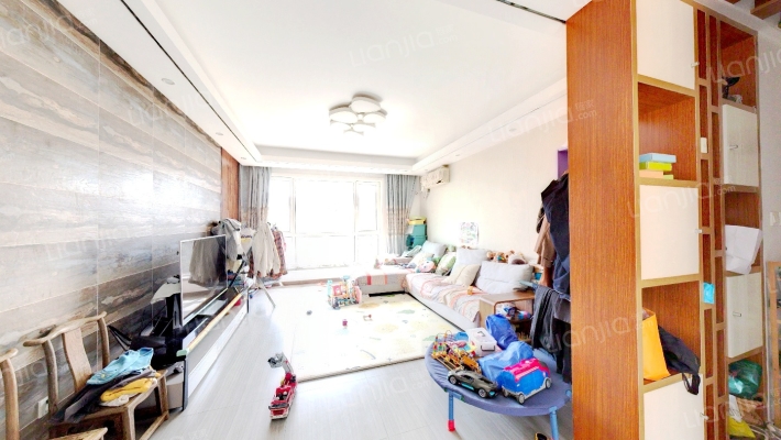 明秀山庄B区二手房实景图