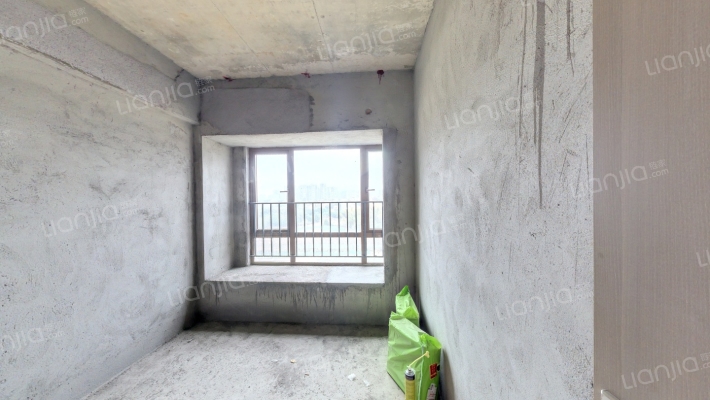 华以泰·清远花海湾花园二手房实景图
