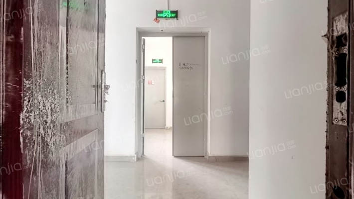 东邻湖苑二手房实景图
