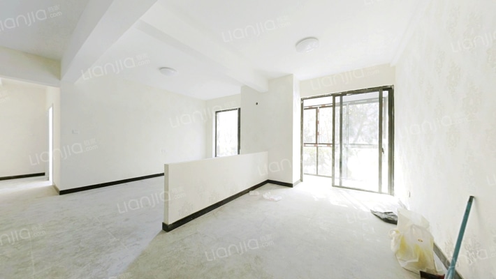 华秦铂湾二手房实景图