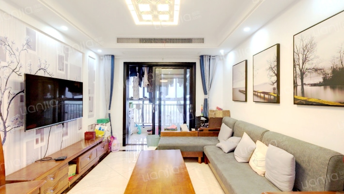 中赫玫瑰园二手房实景图