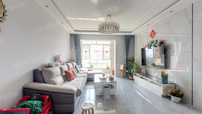 精装修，明厨明卫，正规4居室，采光无遮挡-客厅