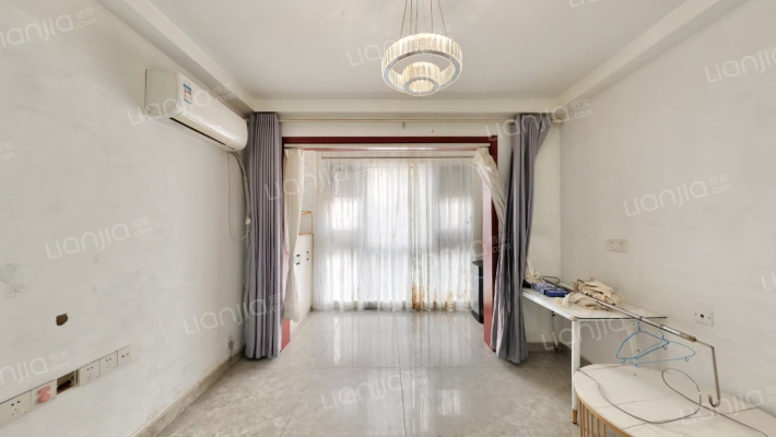 新鹿花苑四期二手房实景图