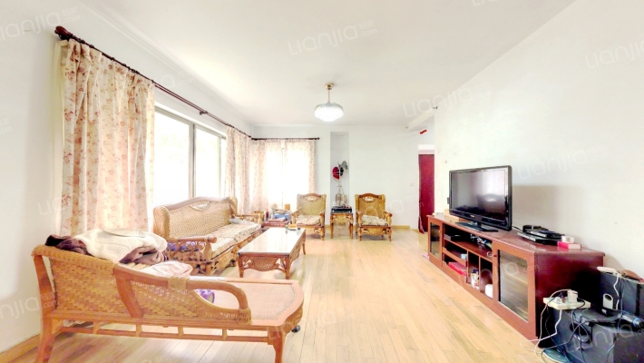 双拼湖滨别墅区二手房实景图