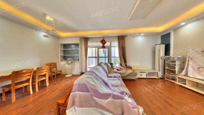 惠风同庆花园蜜糖镇二手房实景图