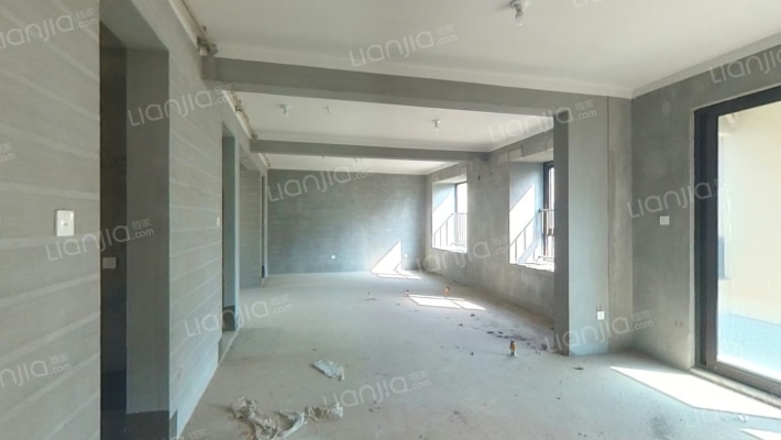 宝龙红星天铂南区二手房实景图