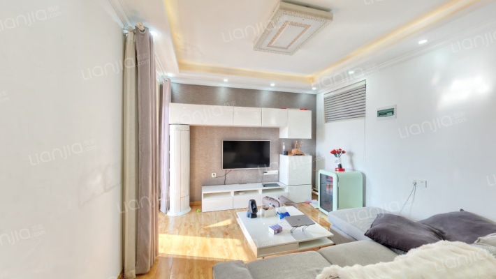 塞纳河畔二手房实景图