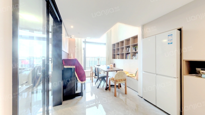 雅居乐天际715二手房实景图