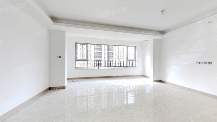 绿地新里里尔公馆二手房实景图