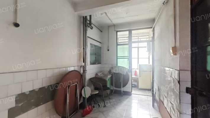 新亚街70号二手房实景图