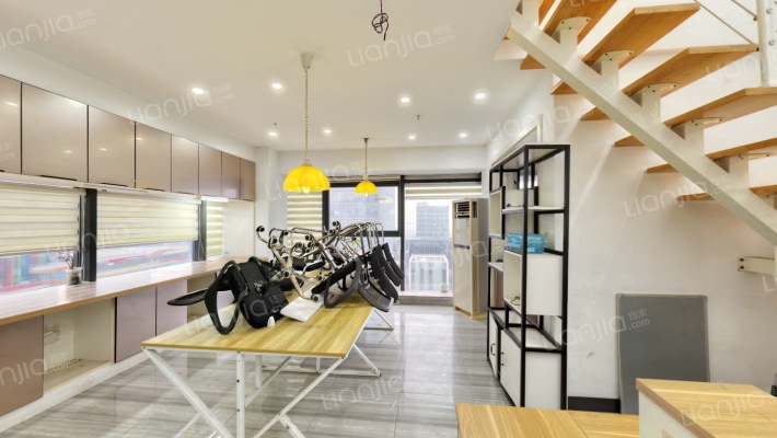 领寓商务广场二手房实景图