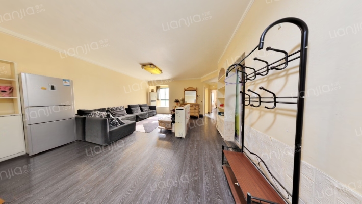 美林河畔二手房实景图