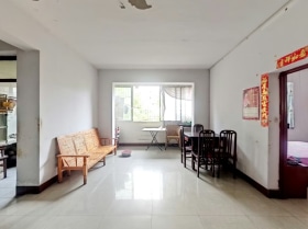 此房采光好，总价低，简装，可以拎包入住。