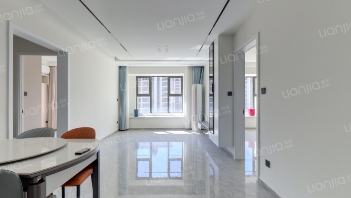 此房是二期楼    王位置，采光不受影响，视野开阔-客厅