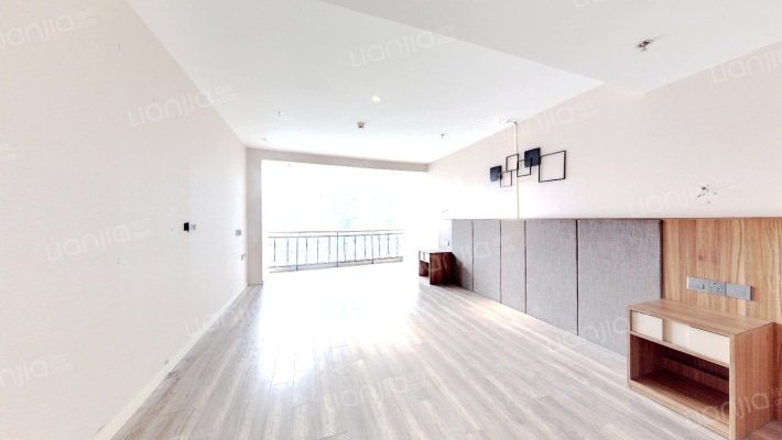 雅地天际二手房实景图