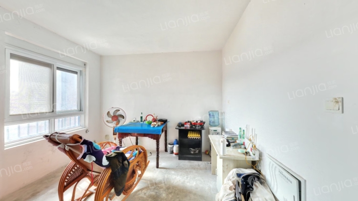 江畔花苑北区二手房实景图