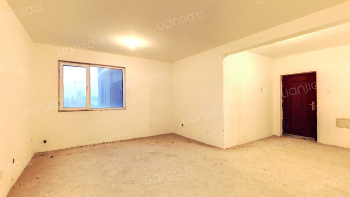 这个房子南北通透，三居室，采光好-客厅