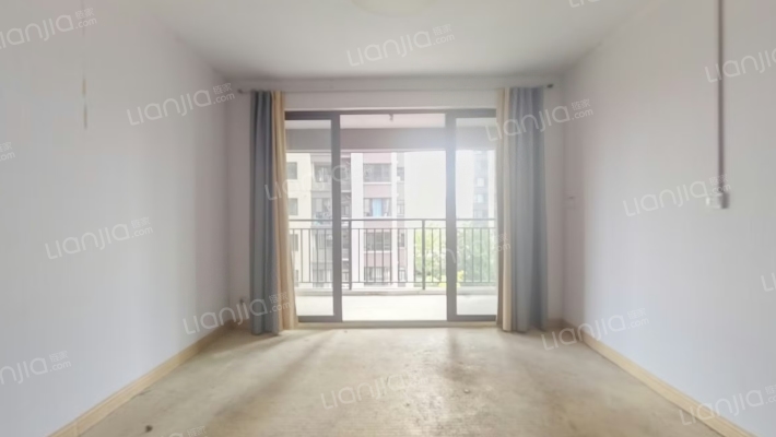 彰泰红二手房实景图