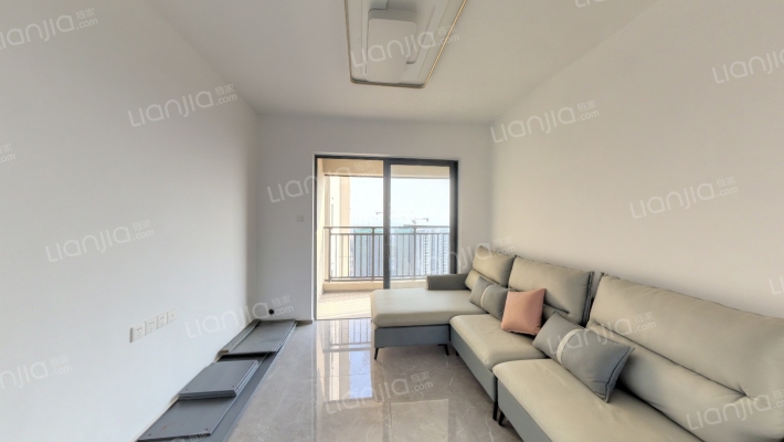 石榴春江湖畔二手房实景图