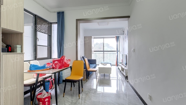 渔龙半湾C区二手房实景图