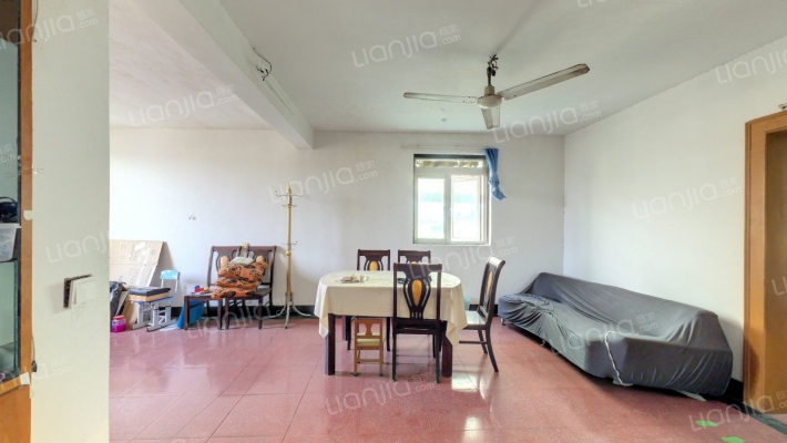 鸿宝新村二手房实景图