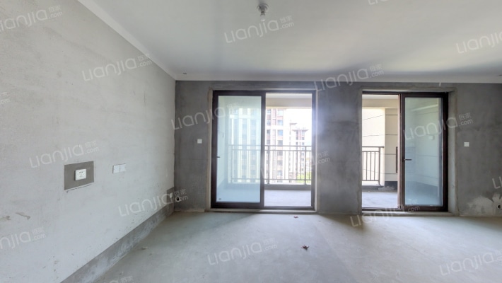 栖湖尚府二手房实景图