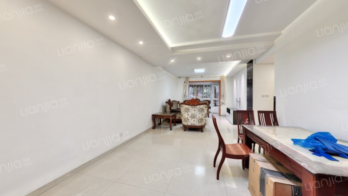 东方新城一期二手房实景图