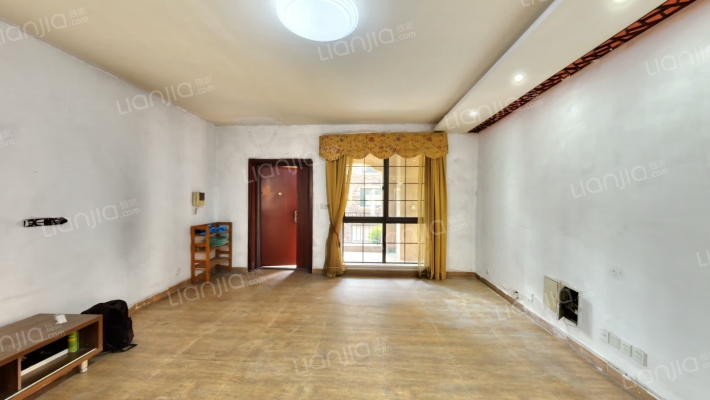 聆湖丽墅二手房实景图