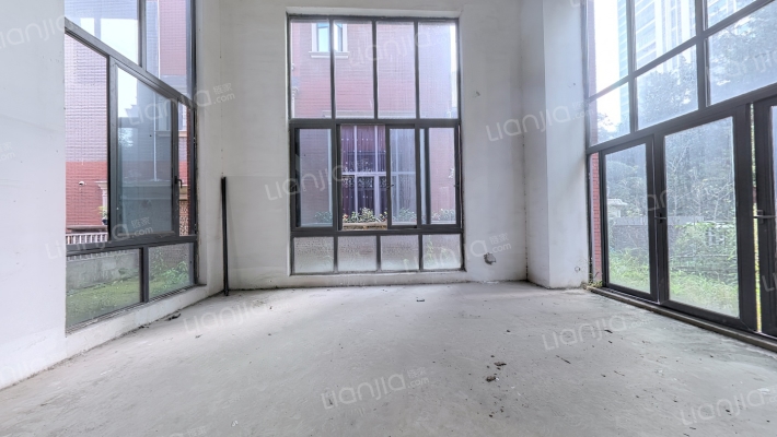 依云水岸四期二手房实景图