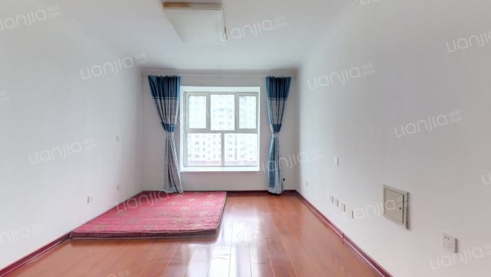 全南两居，简单装修，房本满二，采光好-客厅