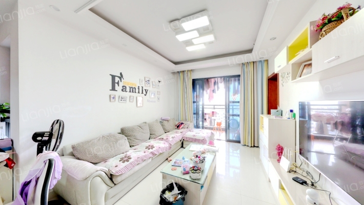 万威雅仕郡二手房实景图