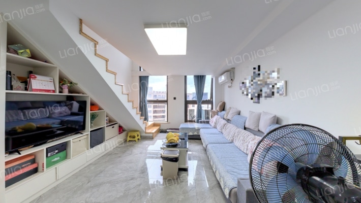 桐乡戴德中心二手房实景图