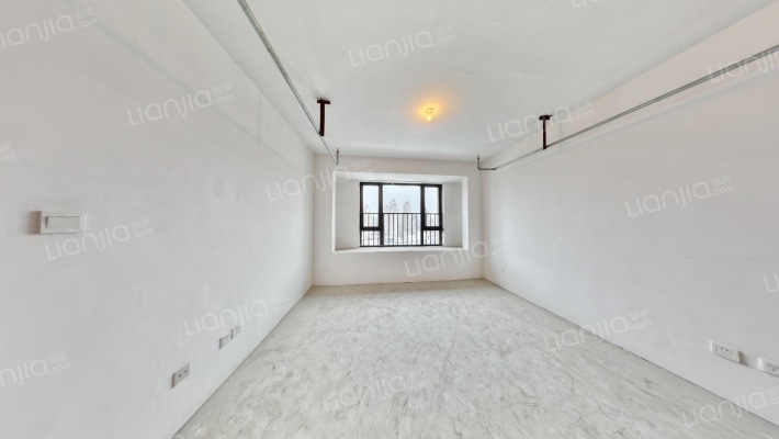 和泓长白府二手房实景图