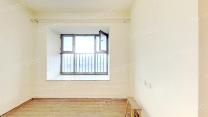 诺三二手房实景图