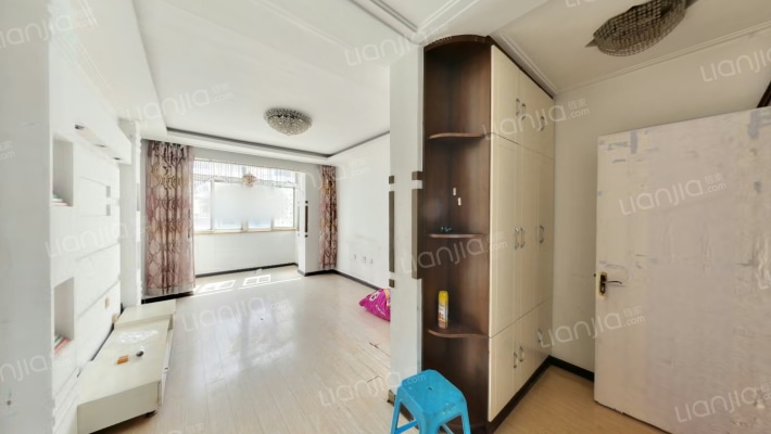 靓墅花园二手房实景图