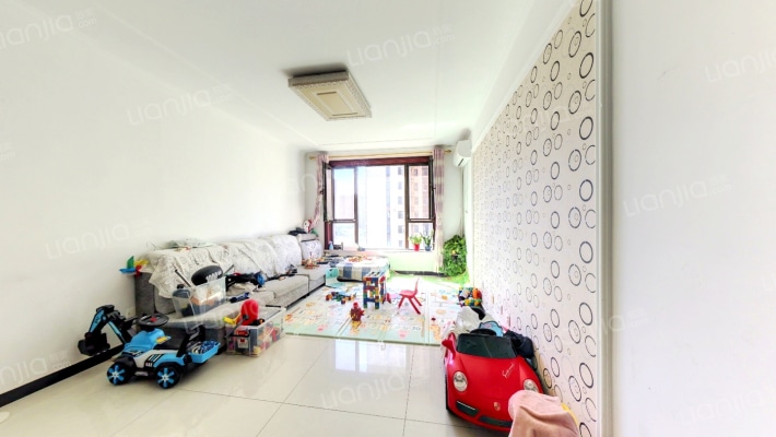 带装修  朝南三居   随时看房-客厅