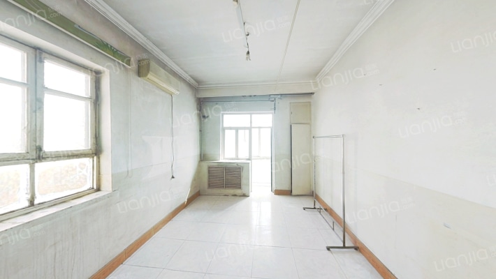 范阳路矿山局家属院南院西向两居-客厅