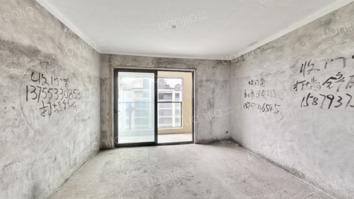 中梁东投鎏金天宸二手房实景图