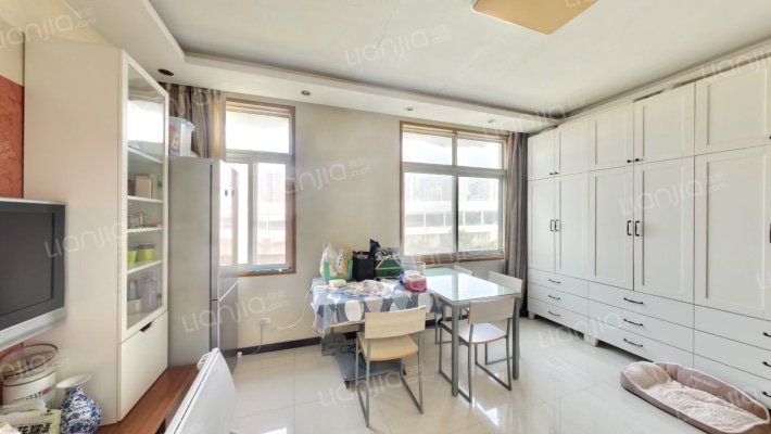 旅游小区二手房实景图