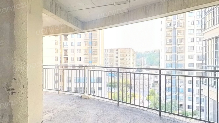 公园大地二手房实景图