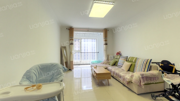 ：此房是精装修，南北通透三居。可拎包入住。-客厅